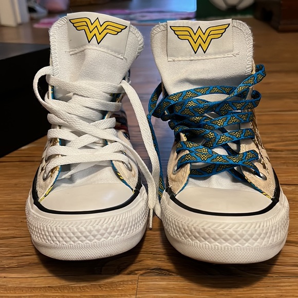 Wonder Woman Converse High Top Sneakers - M4/W6 - Picture 4 of 11